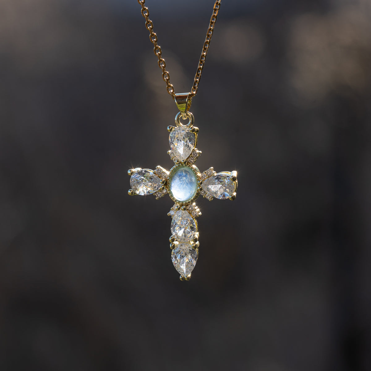 Breloques croix en Aigue-marine, laiton plaqué or 18k et zirconium de 39 mm ( à l&