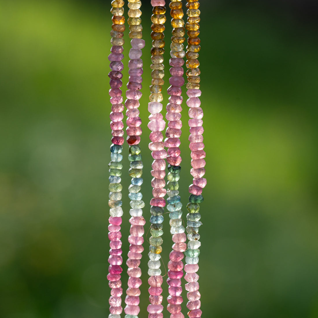 Perles rondelles facettes de Tourmaline multicolore de env 2,5/3 mm ( rang de env 168 perles )