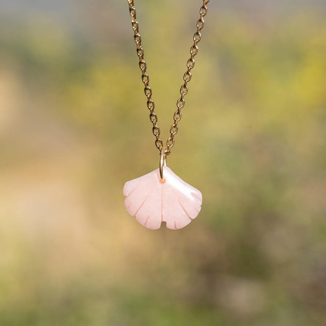 Pendentif feuille de Ginkgo en Opale rose de 17/18 mm ( à l&