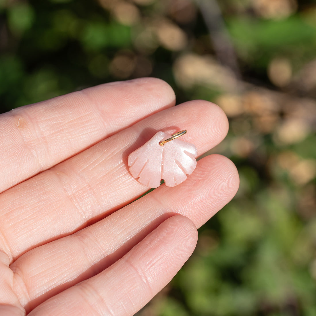 Pendentif feuille de Ginkgo en Opale rose de 17/18 mm ( à l&