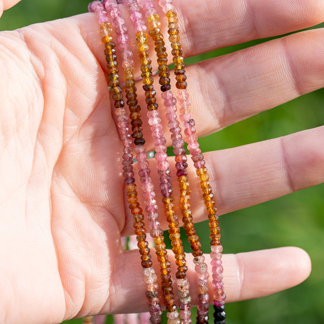 Perles rondelles facettes de Tourmaline multicolore de env 2,5/3 mm ( rang de env 168 perles )