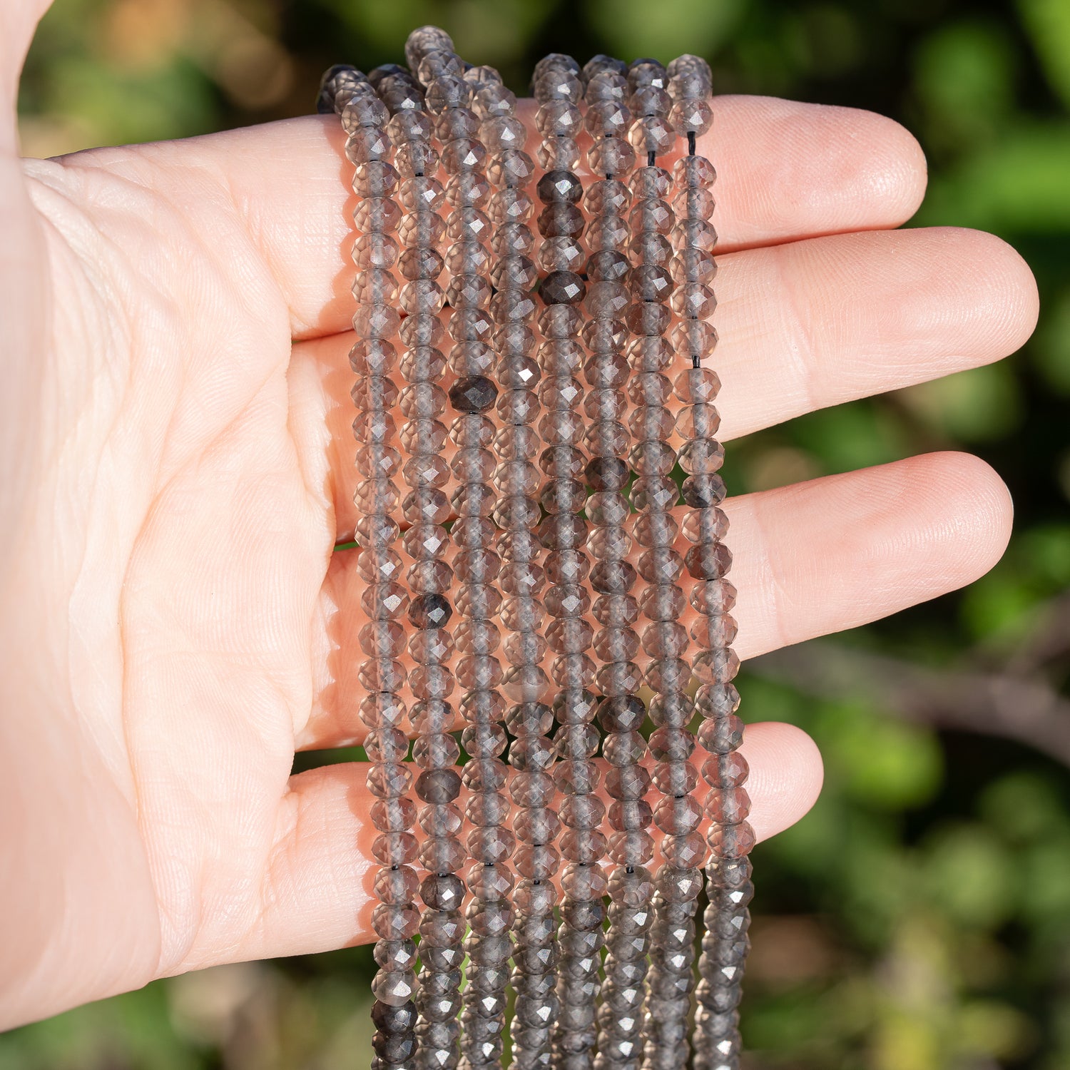 Perles rondelles facettes de Quartz fumé de 5 x 3 mm ( rang de env 112 perles )