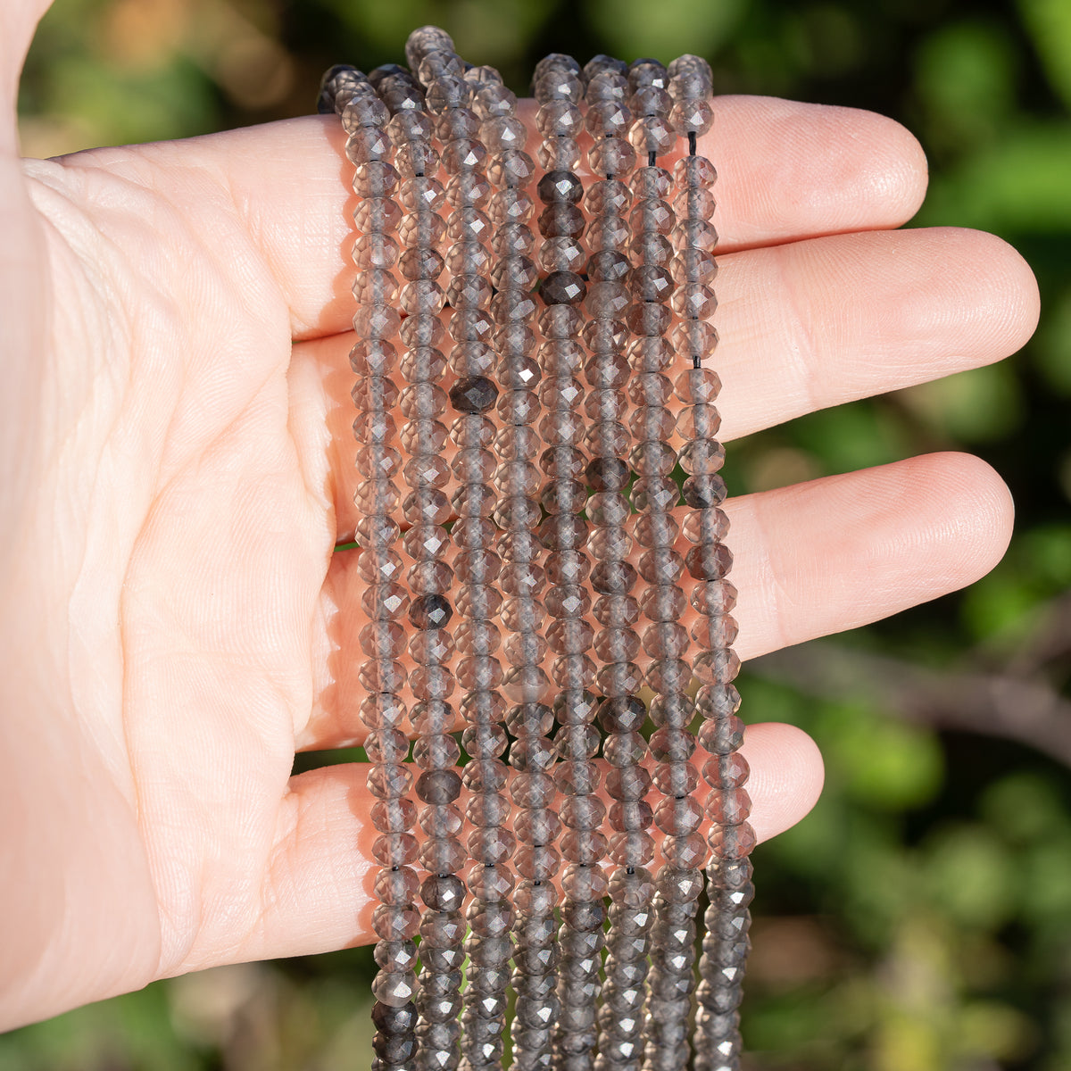 Perles rondelles facettes de Quartz fumé de 5 x 3 mm ( rang de env 112 perles )