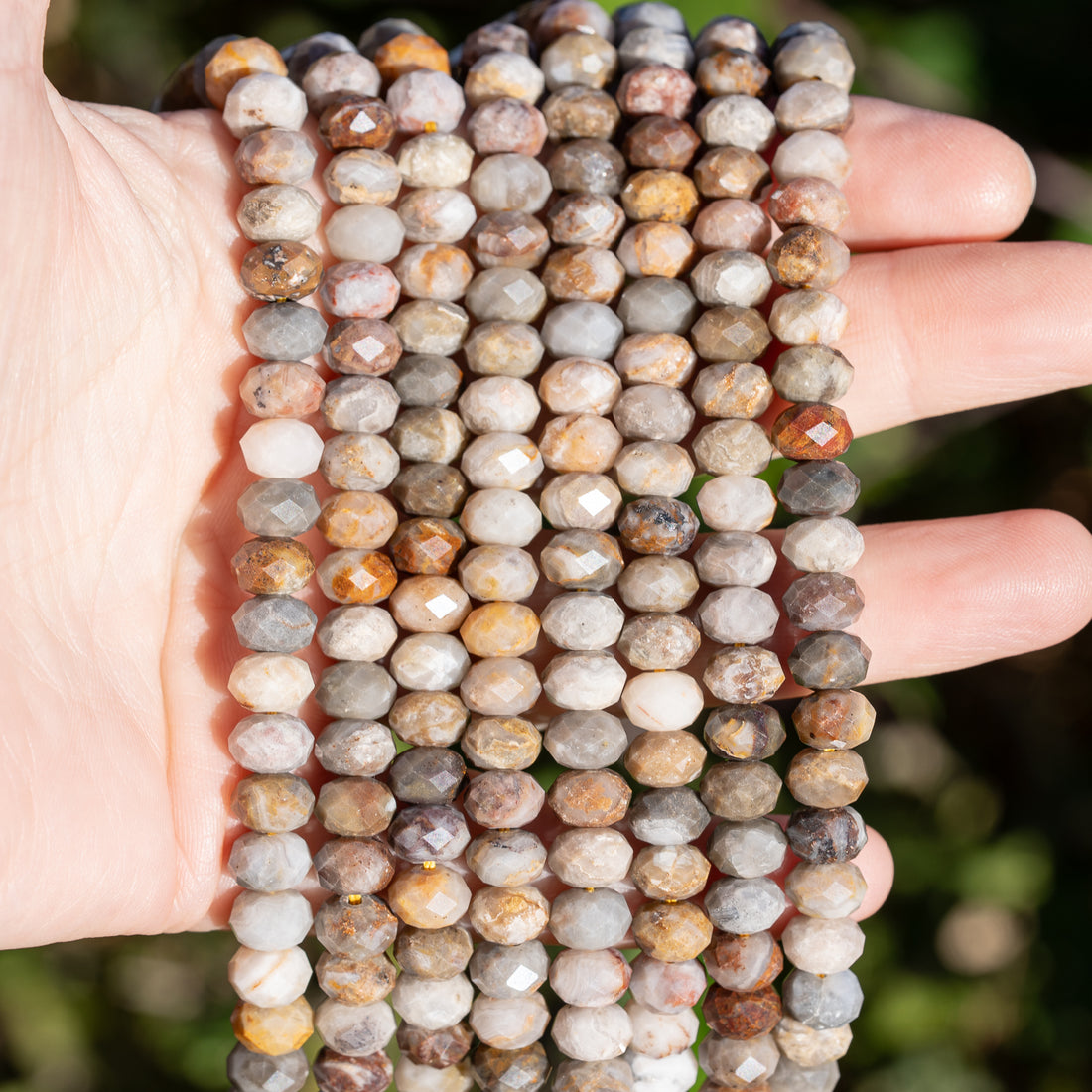 Perles rondelles facettes en Agate de Gobi de 8 x 5,5 mm ( 1/2 rang de env 34 perles )