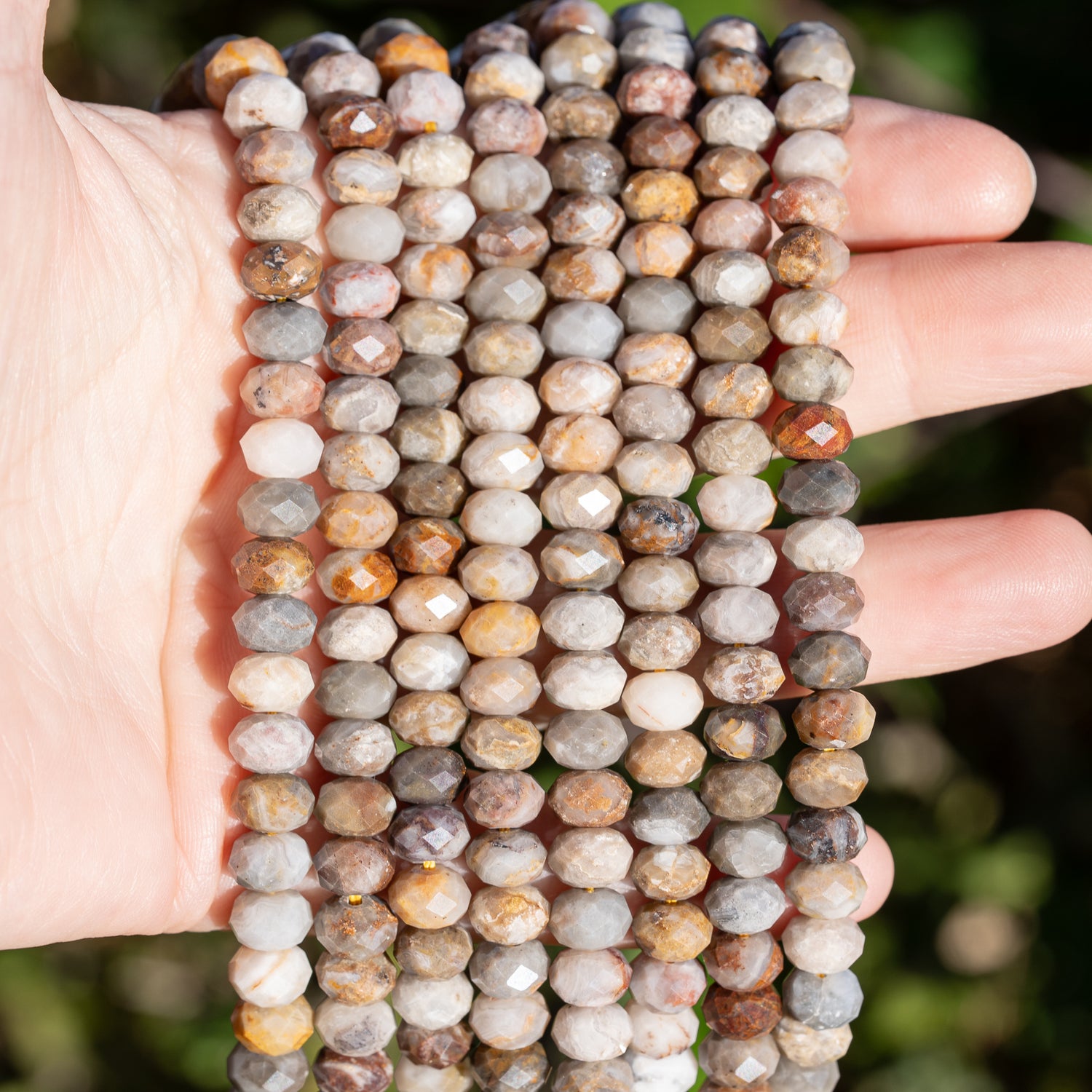 Perles rondelles facettes en Agate de Gobi de 8 x 5,5 mm ( 1/2 rang de env 34 perles )