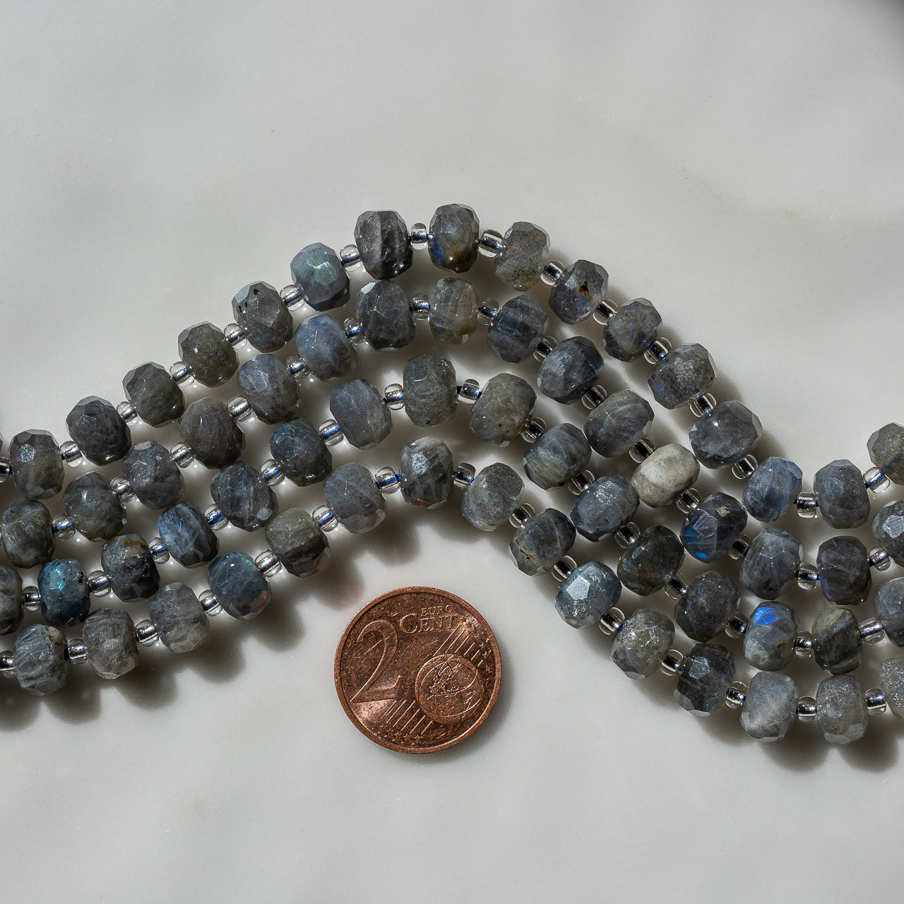 Perles rondelles facettes de Labradorite de 7 x 5 mm ( 1/2 rang de env 25/26 perles )