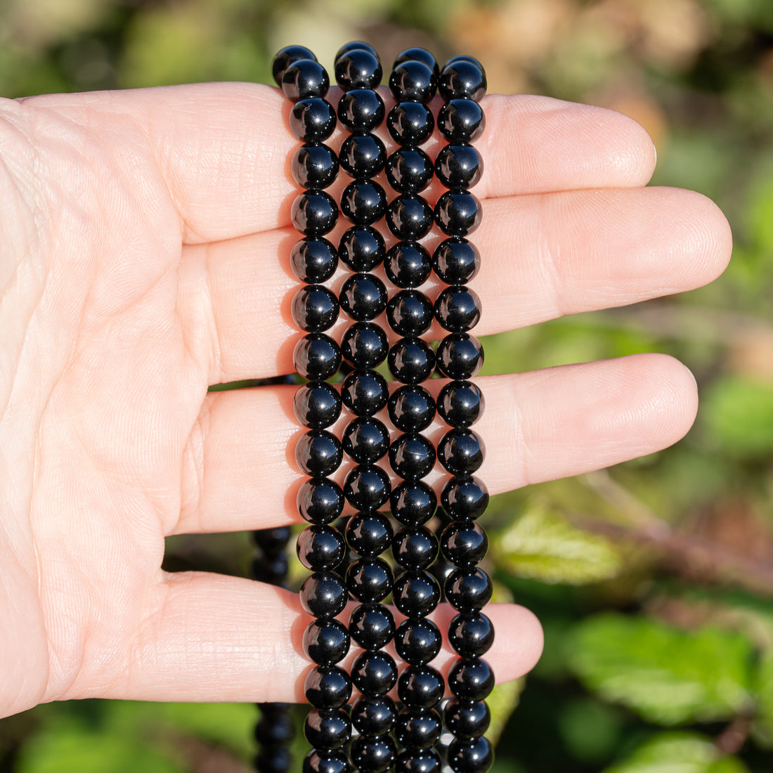 Perles rondes lisses de Spinelle noire de 6,5 mm ( 1/2 rang de env 30 perles )