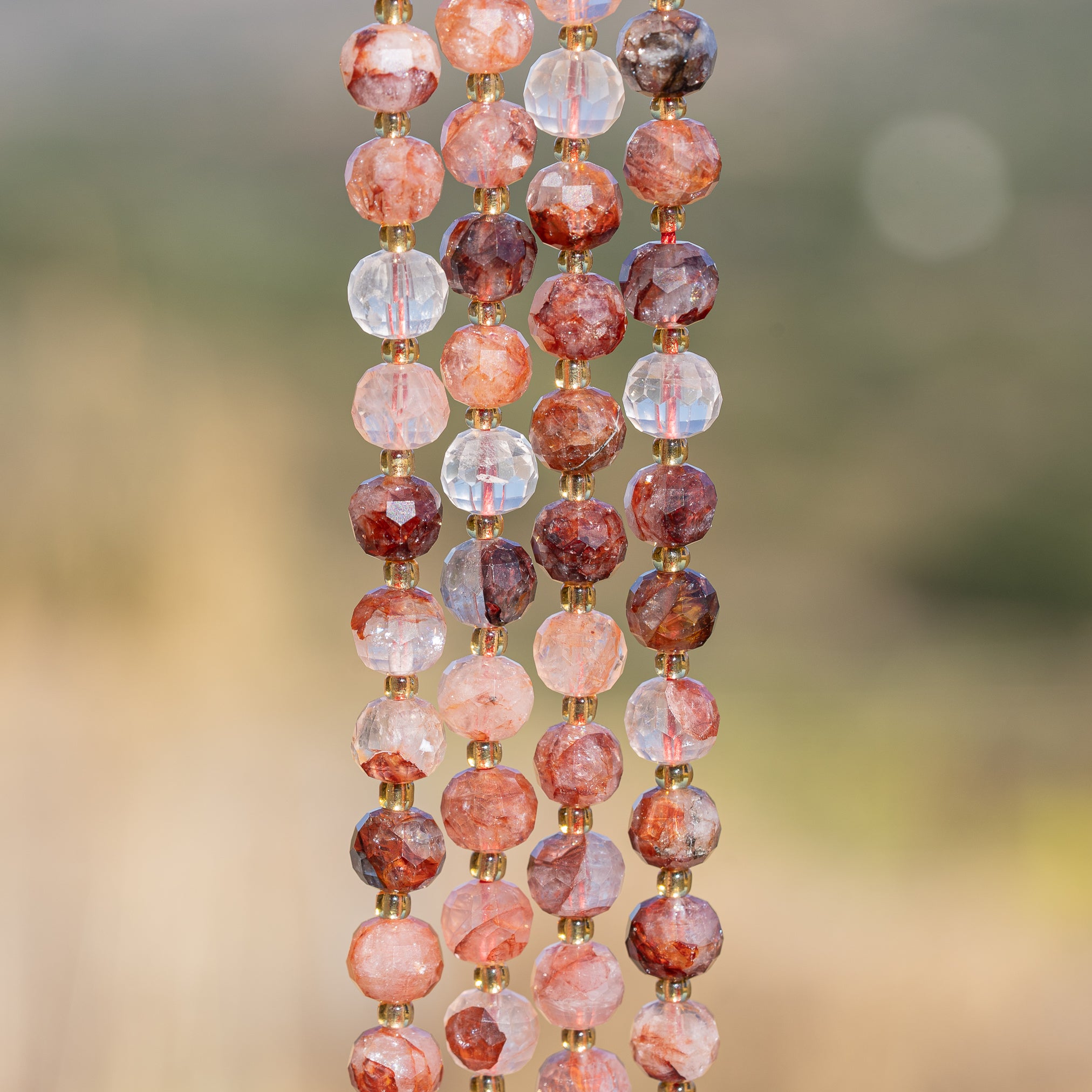 Perles rondelles facettes de Quartz hématoide rouge de 7/8 x 6 mm ( 1/2 rang de env 21 perles )