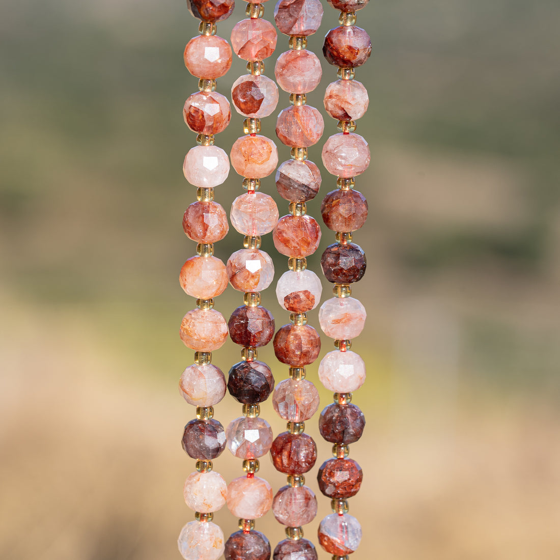 Perles rondelles facettes de Quartz hématoide rouge de 7/8 x 6 mm ( 1/2 rang de env 21 perles )