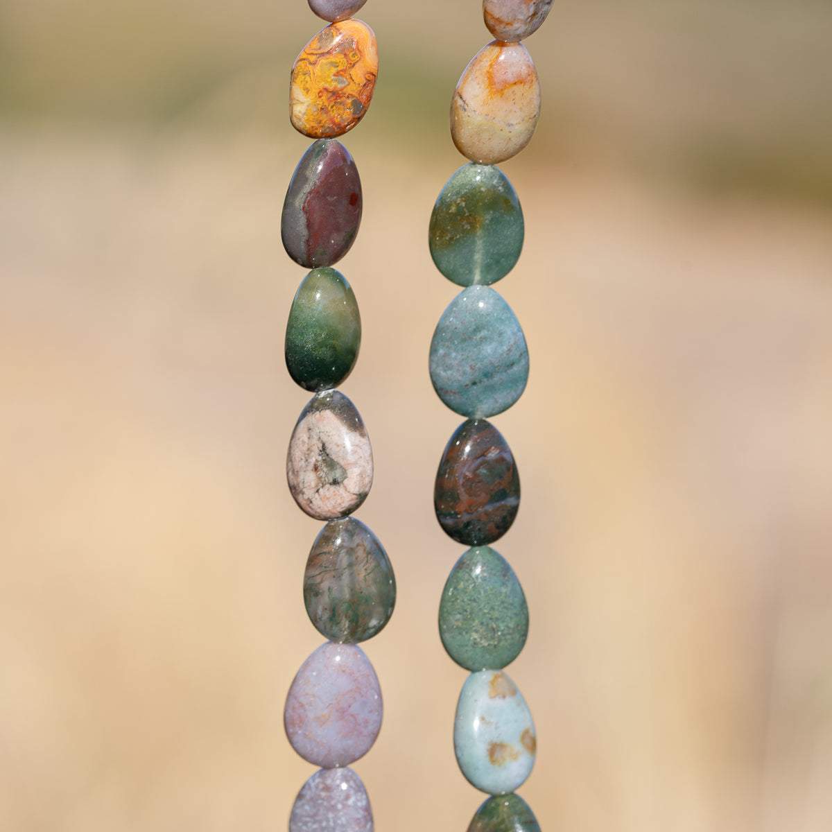 Perles gouttes lisses en Agate indienne de 13/14 mm ( 1/2 rang de env 14 perles )