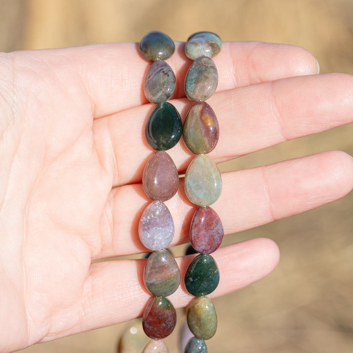 Perles gouttes lisses en Agate indienne de 13/14 mm ( 1/2 rang de env 14 perles )