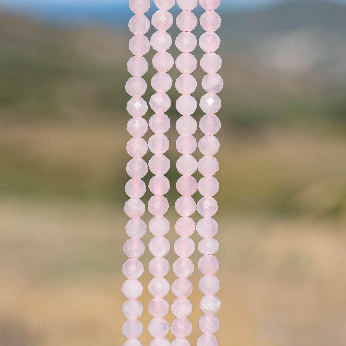 Perles rondes facettes de Quartz rose de 6 mm ( rang de env 62 perles )