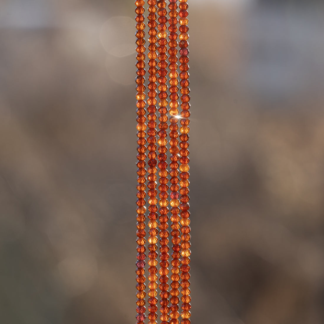 Perles rondelles facettes de Grenat Hessonite de 3 x 2 mm ( rang de env 188 perles )
