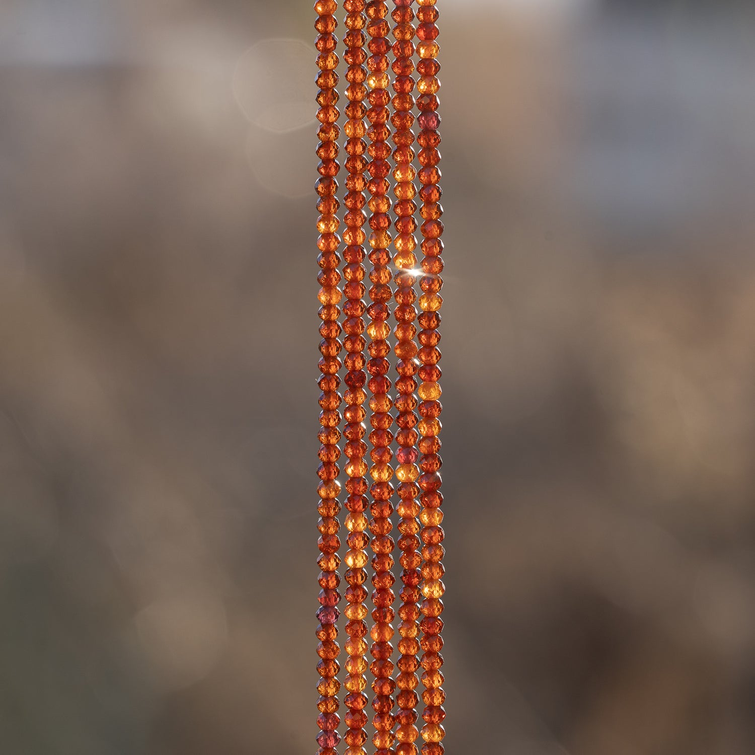 Perles rondelles facettes de Grenat Hessonite de 3 x 2 mm ( rang de env 188 perles )