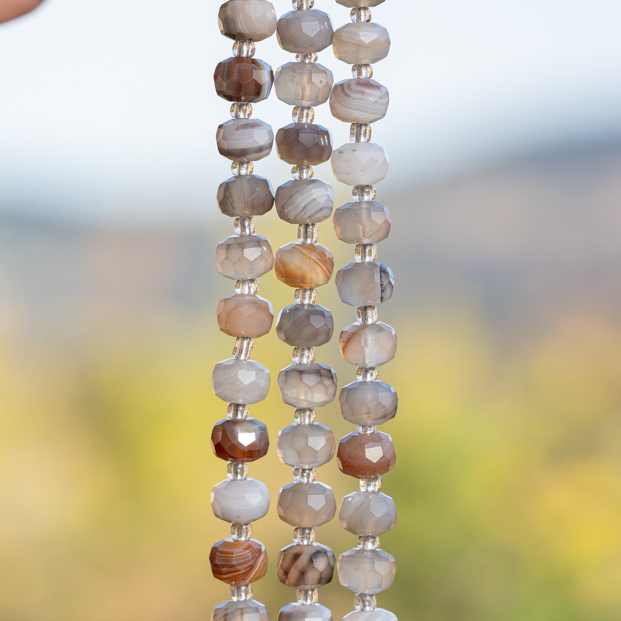 Perles rondelles facettes en Agate du Botswana de 8 x 5,5 mm ( 1/2 rang de env 23 perles )