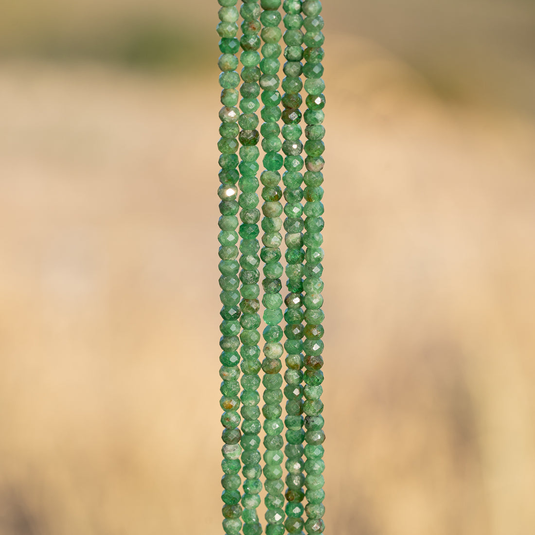 Perles rondelles facettes de Grenat vert de 4 x 3 mm ( rang ou 1/2 rang )