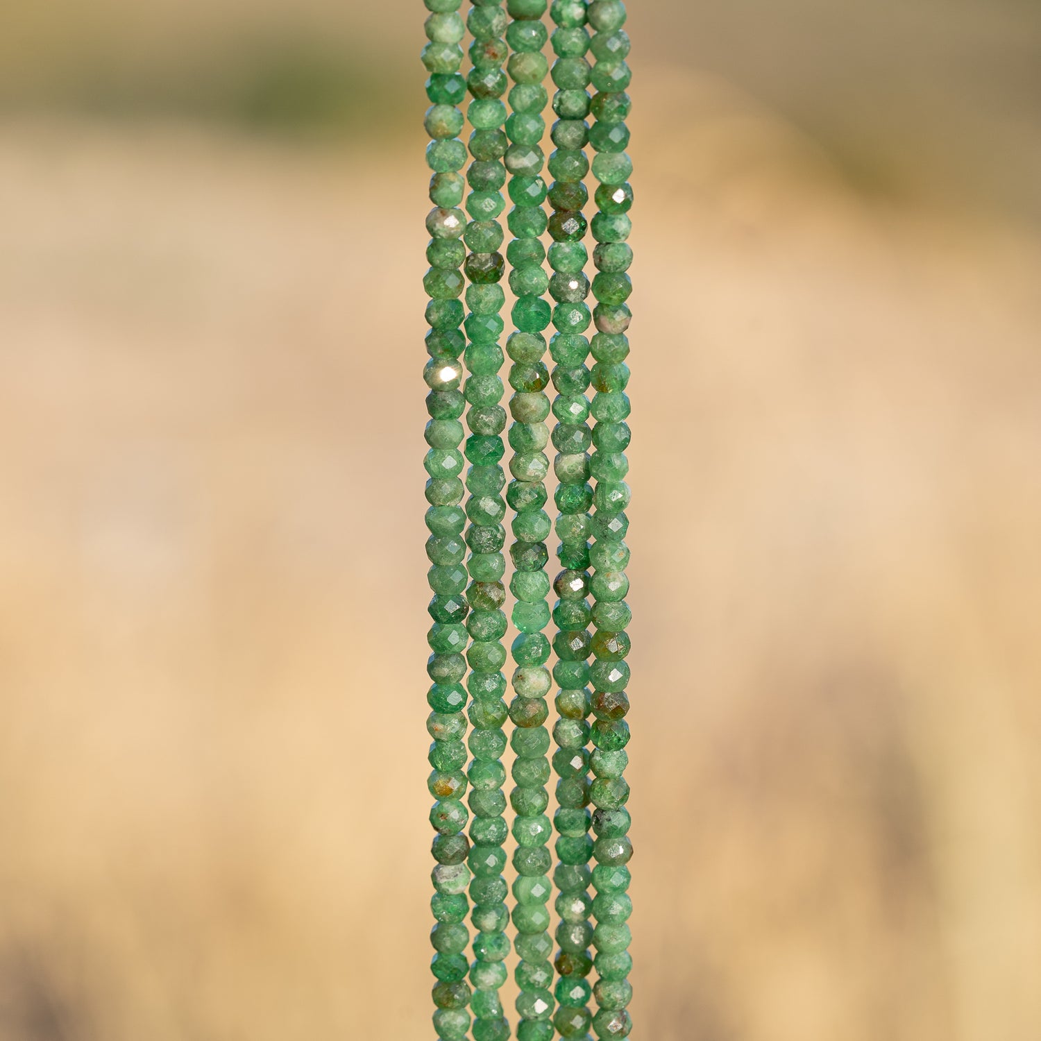 Perles rondelles facettes de Grenat vert de 4 x 3 mm ( rang ou 1/2 rang )