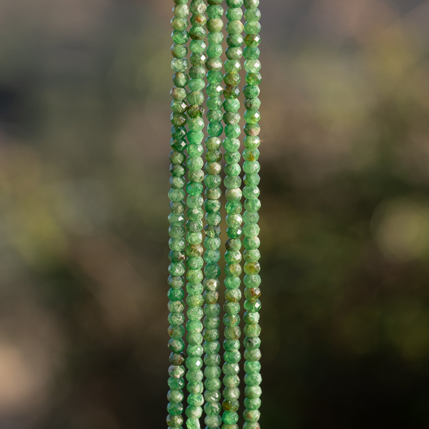 Perles rondelles facettes de Grenat vert de 4 x 3 mm ( rang ou 1/2 rang )