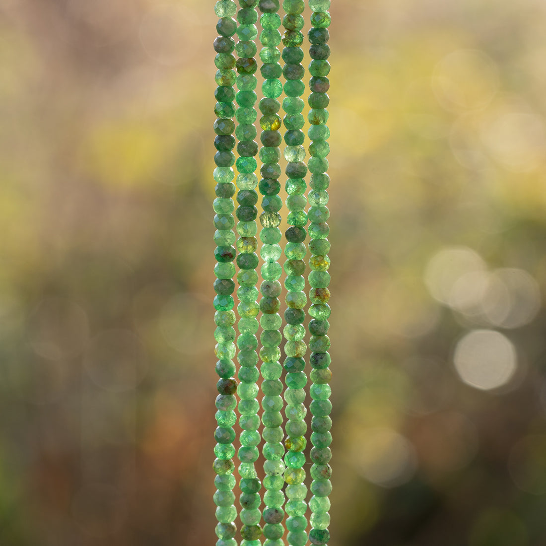 Perles rondelles facettes de Grenat vert de 4 x 3 mm ( rang ou 1/2 rang )