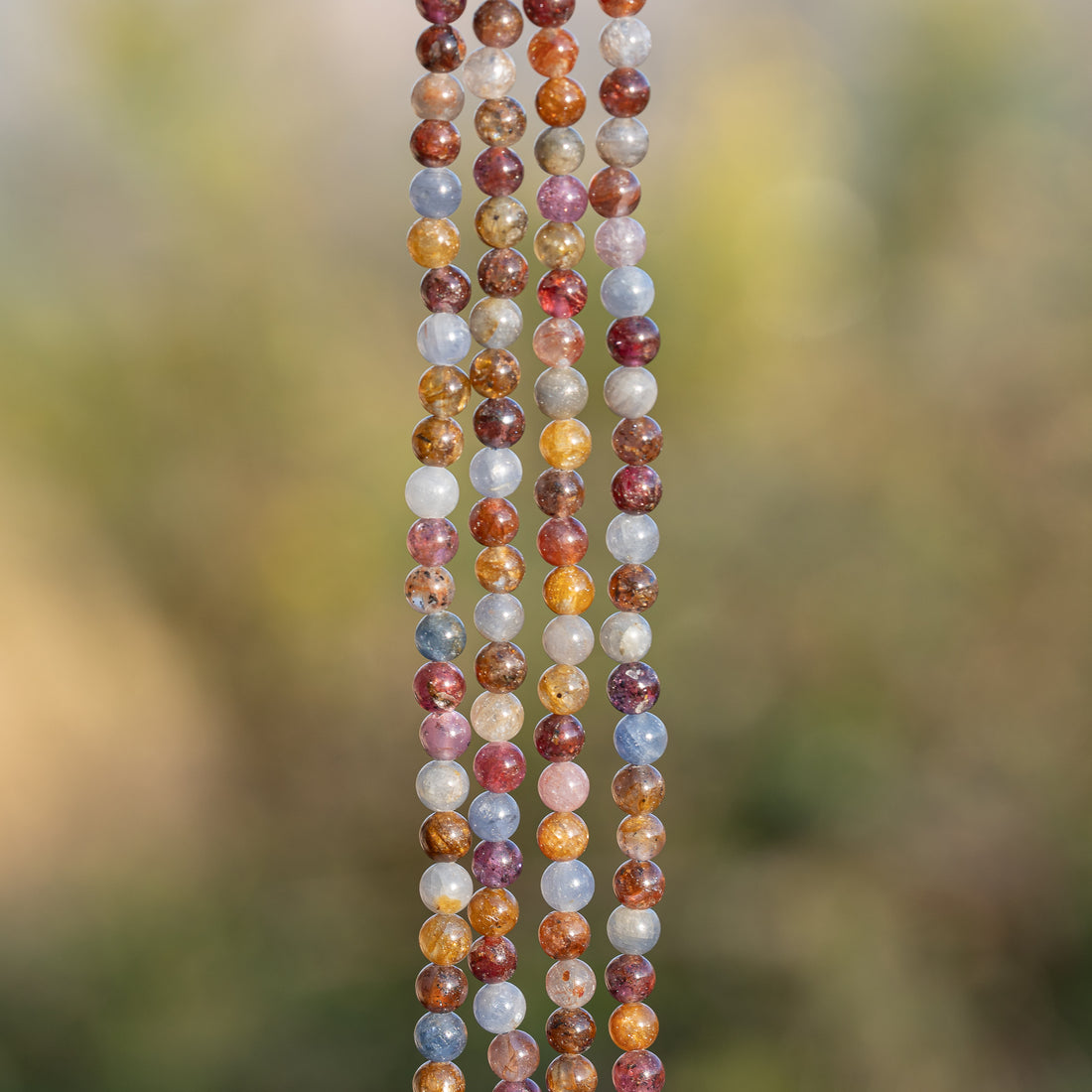 Perles rondes lisses de Saphir multicolore 🍁 de 4,5 mm ( rang de env 94 perles )