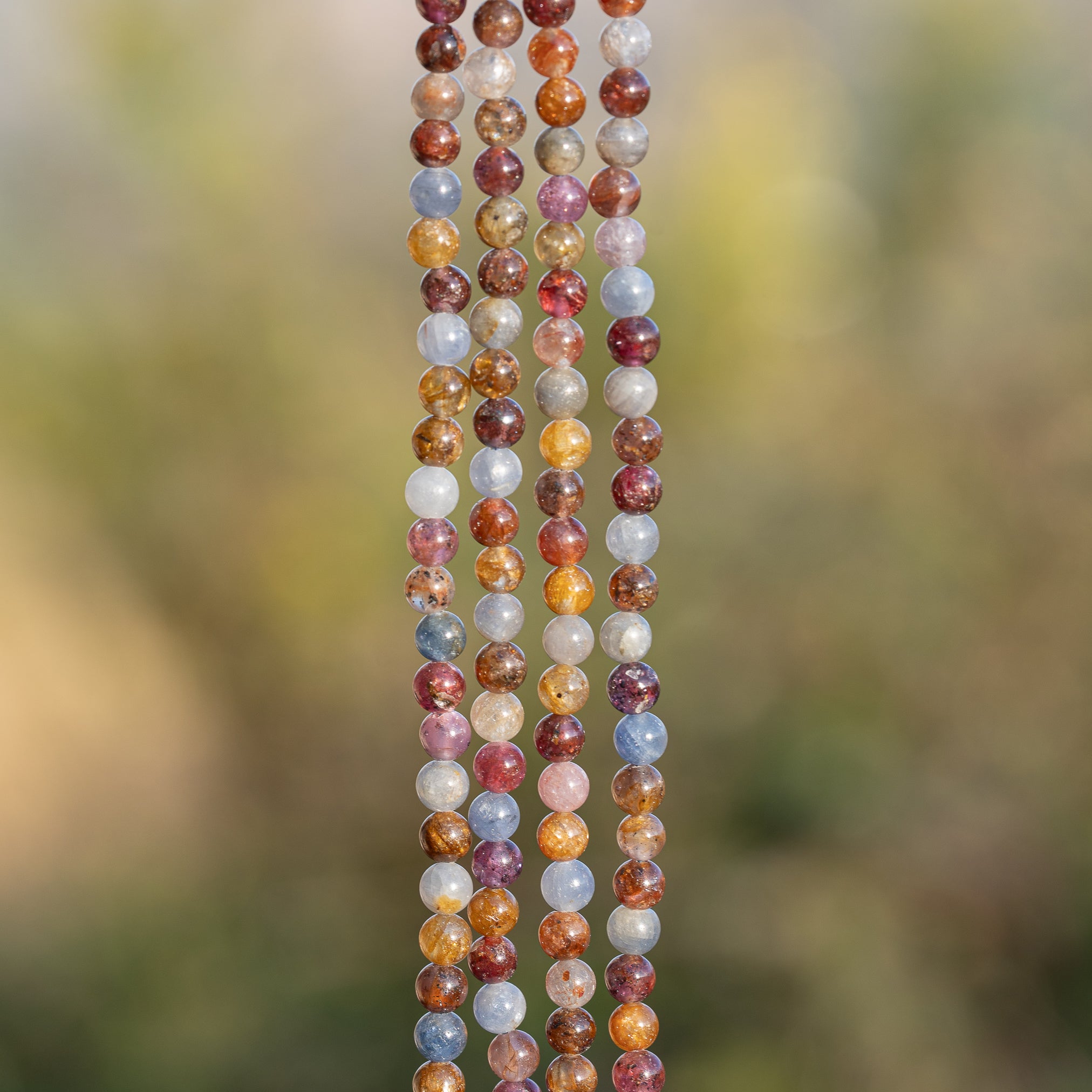 Perles rondes lisses de Saphir multicolore 🍁 de 4,5 mm ( rang de env 94 perles )