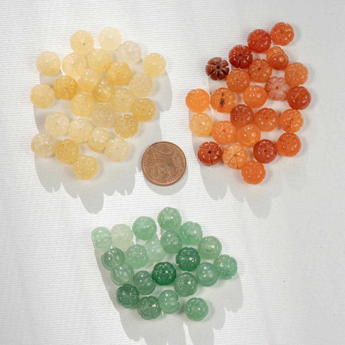 Perles rondelles sculptées " citrouilles " en Aventurine 3 couleurs de env 10 x 7 mm ( à l&