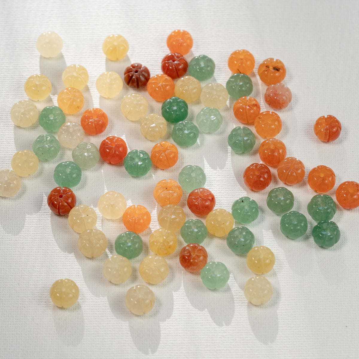 Perles rondelles sculptées " citrouilles " en Aventurine 3 couleurs de env 10 x 7 mm ( à l&