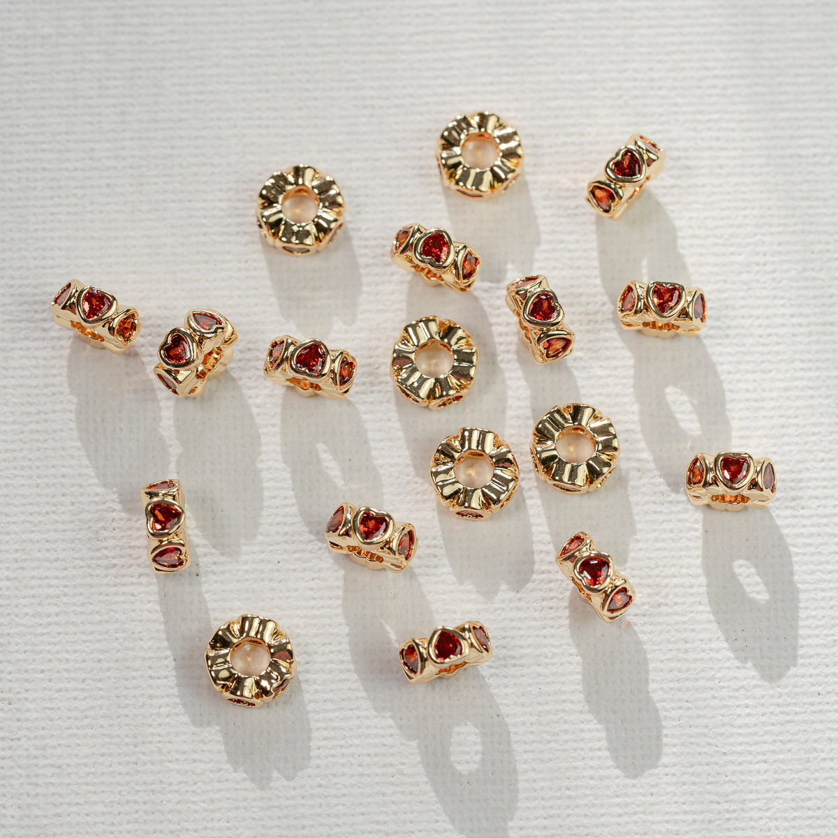 Perles rondelles en laiton plaqué or 18k et ♡ zirconium orange de 8 x 3,5 mm ( à l&