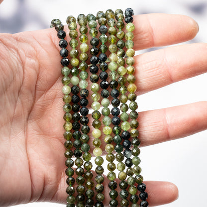 Perles rondes facettes de Tourmaline verte de 4 mm ( rang de env 90 perles )