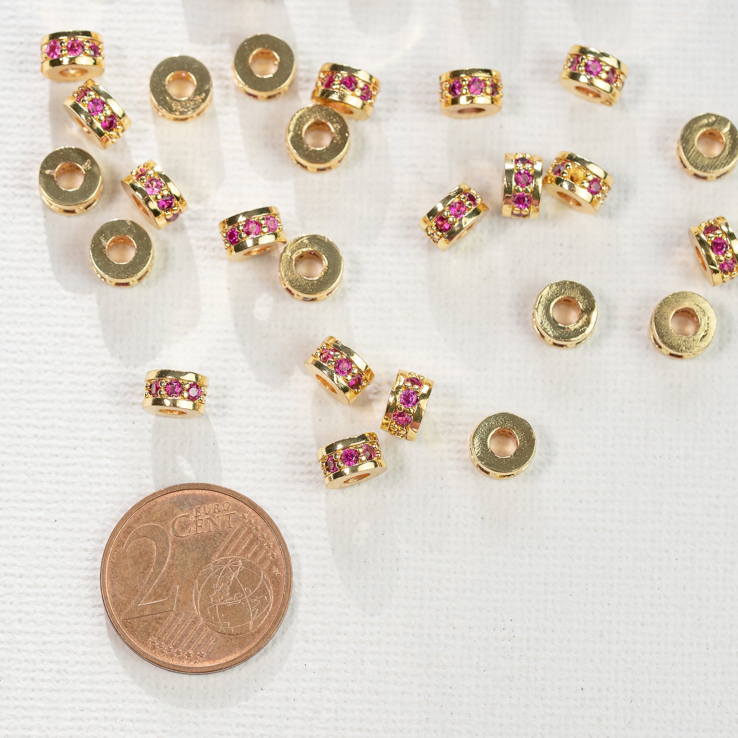 Perles rondelles en laiton plaqué or 18k et zirconium rose fuchsia de 6 x 3,5 mm ( à l&