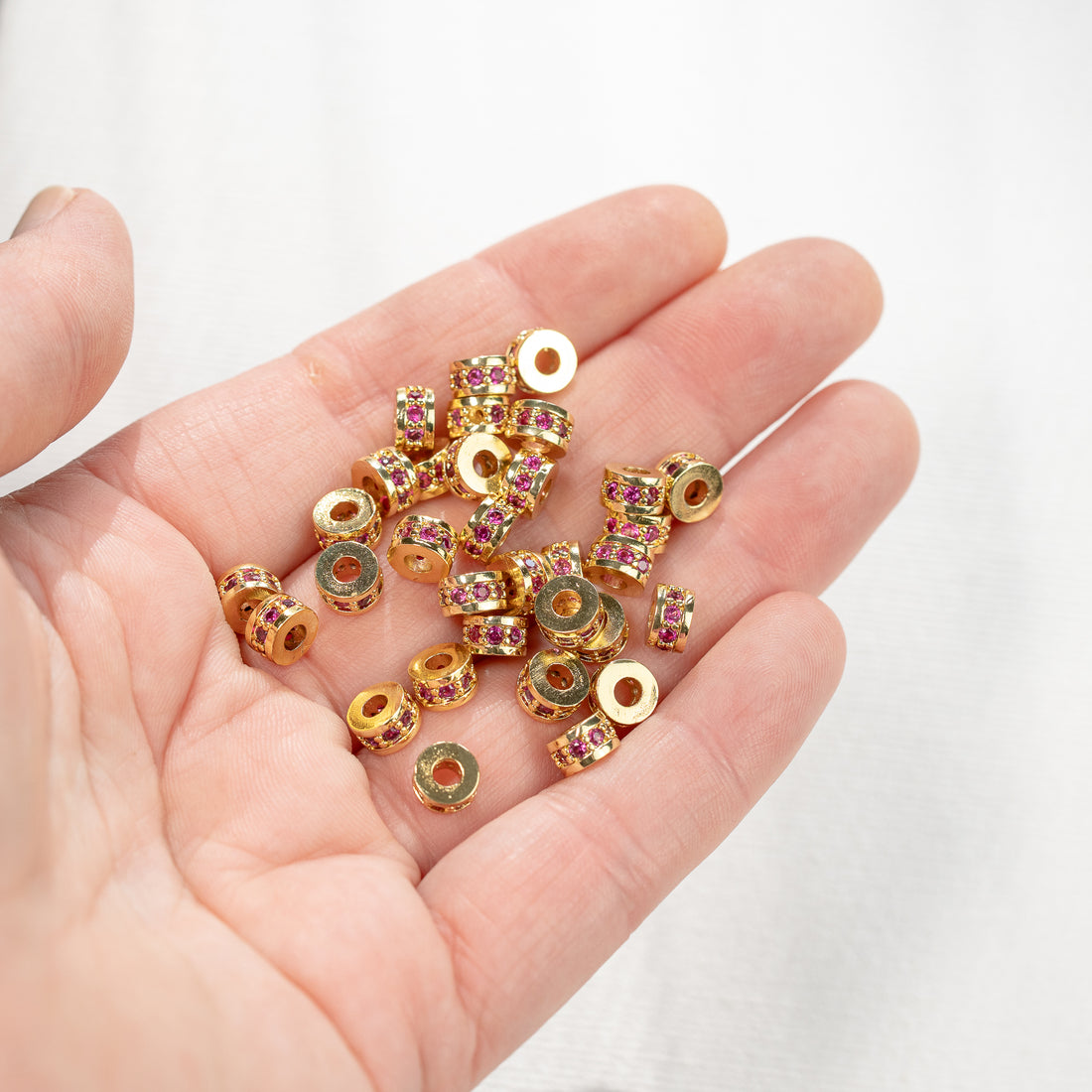 Perles rondelles en laiton plaqué or 18k et zirconium rose fuchsia de 6 x 3,5 mm ( à l&