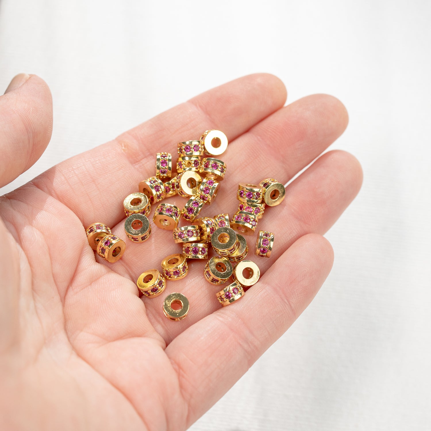 Perles rondelles en laiton plaqué or 18k et zirconium rose fuchsia de 6 x 3,5 mm ( à l&