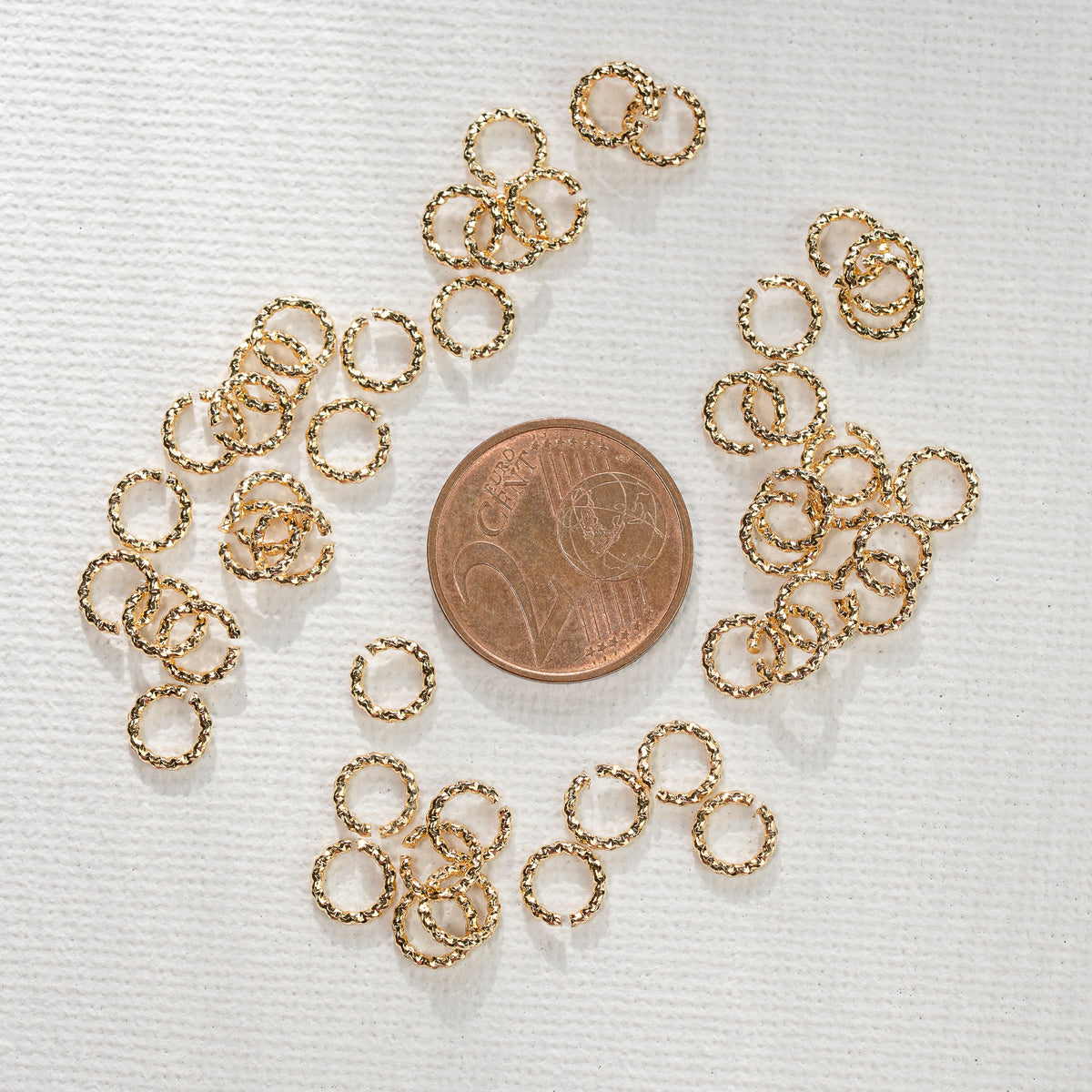 Anneaux de jonctions torsadés en laiton plaqué or 18k de 6 x 1 mm ( lot de 6 )