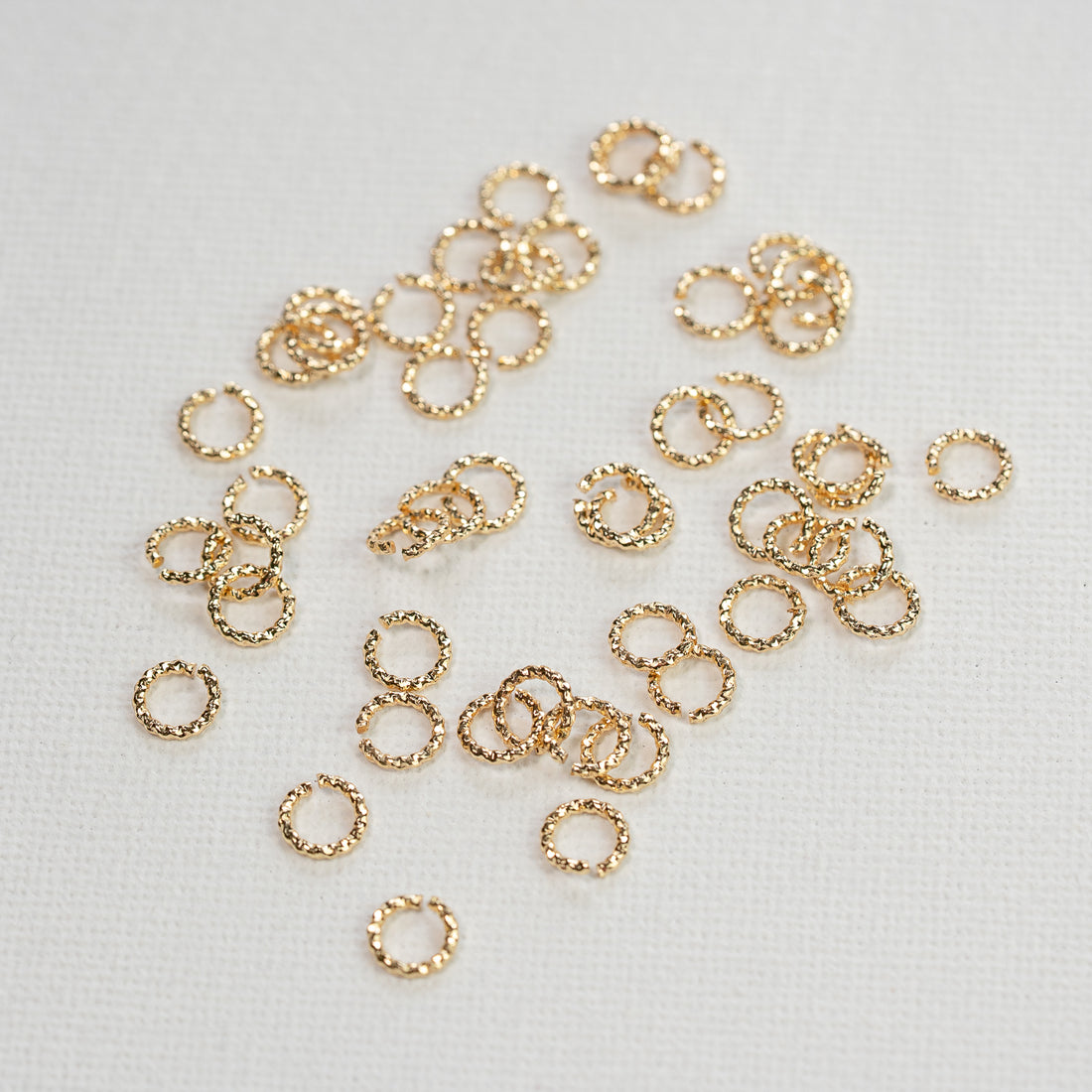 Anneaux de jonctions torsadés en laiton plaqué or 18k de 6 x 1 mm ( lot de 6 )