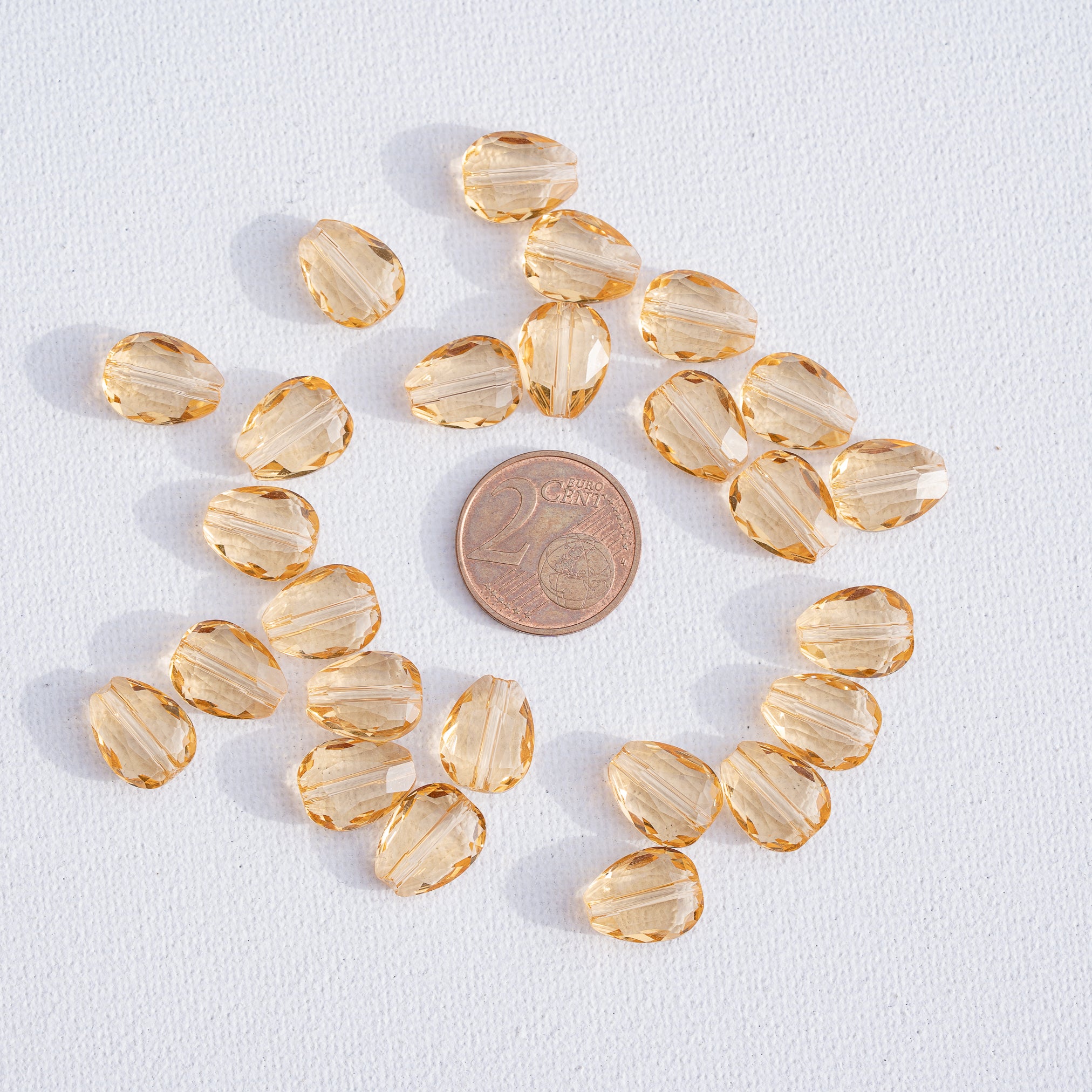Perles gouttes facettes en verre K9 jaune Citrine de 11,5 x 9,5 mm ( lot de 2 )