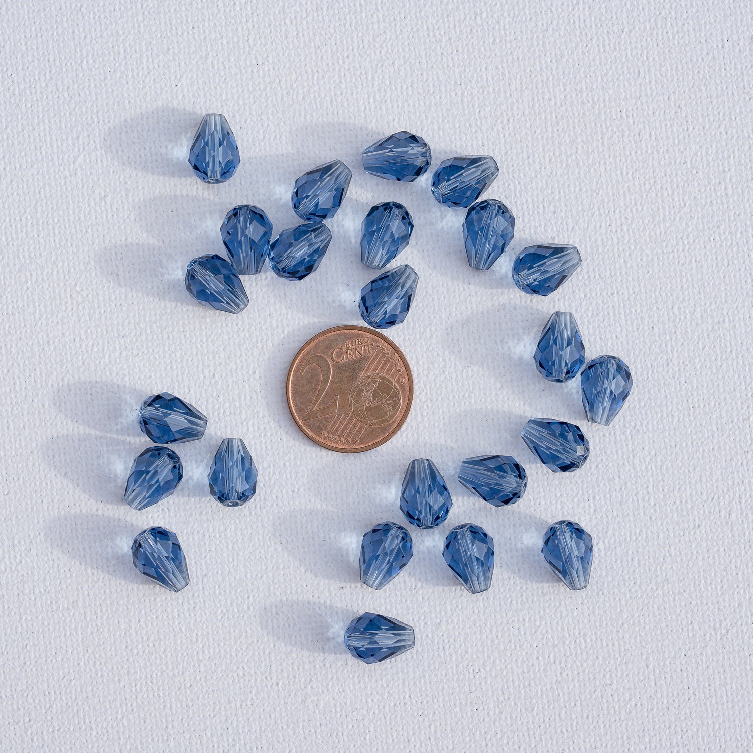 Perles gouttes facettes en verre K9 bleu foncé de 10,5 x 7,5 mm ( lot de 2 )