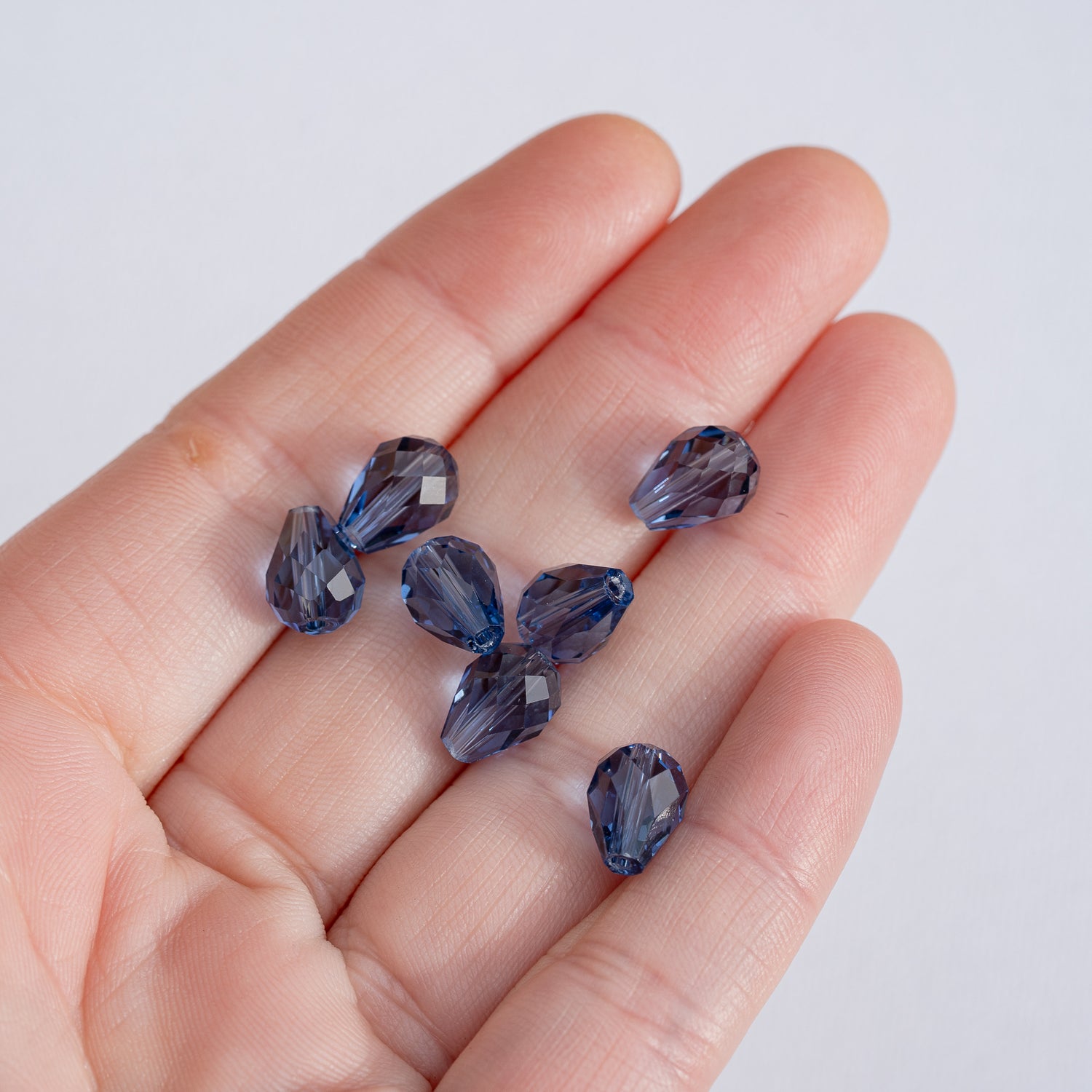 Perles gouttes facettes en verre K9 bleu foncé de 10,5 x 7,5 mm ( lot de 2 )