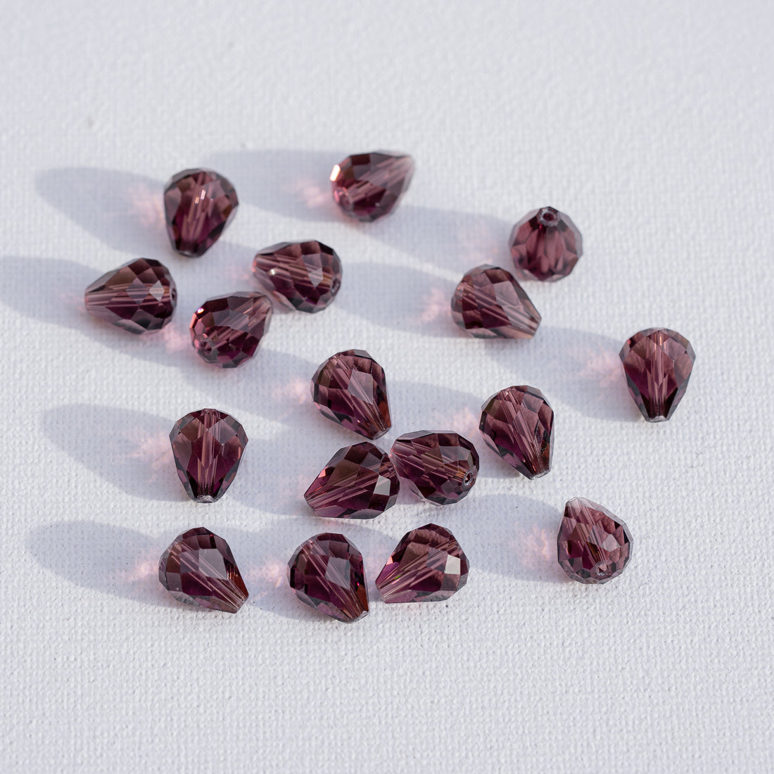 Perles gouttes facettes en verre K9 pourpre de 12 x 9,5 mm ( lot de 2 )