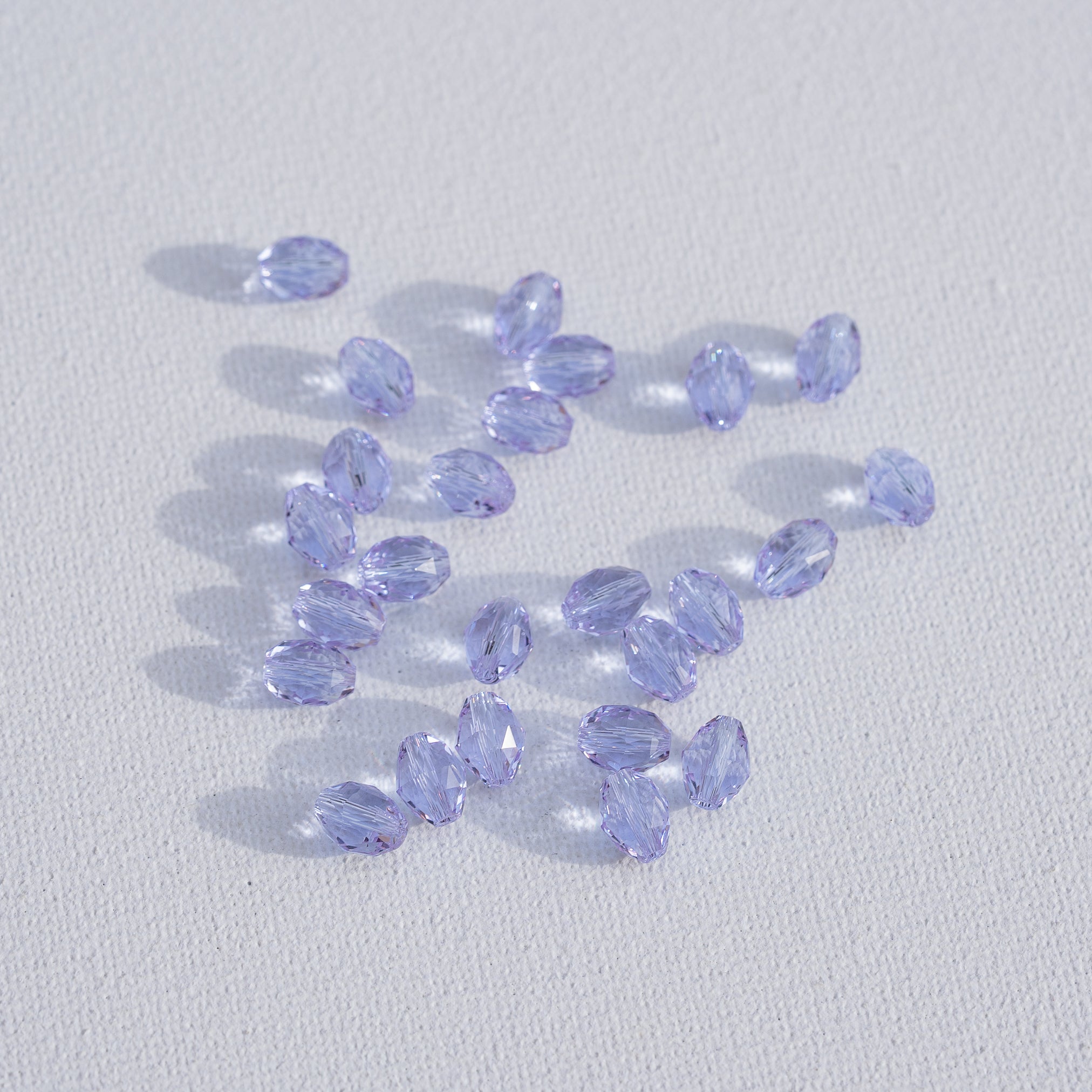 Perles ovales facettes en verre K9 lilas de 8 x 6 mm ( lot de 2 )