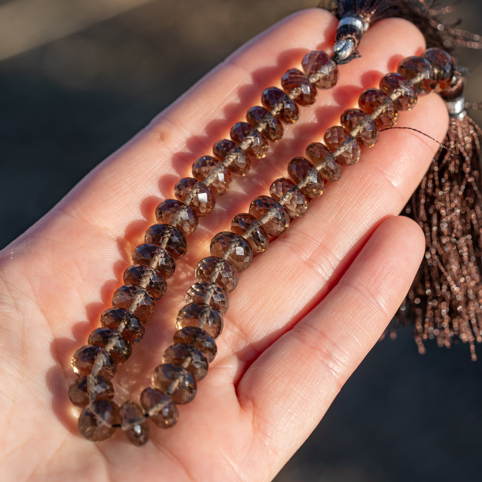 Perles rondelles facettes de quartz fumé de env 7 ou 9 mm ( lot de 2 perles )