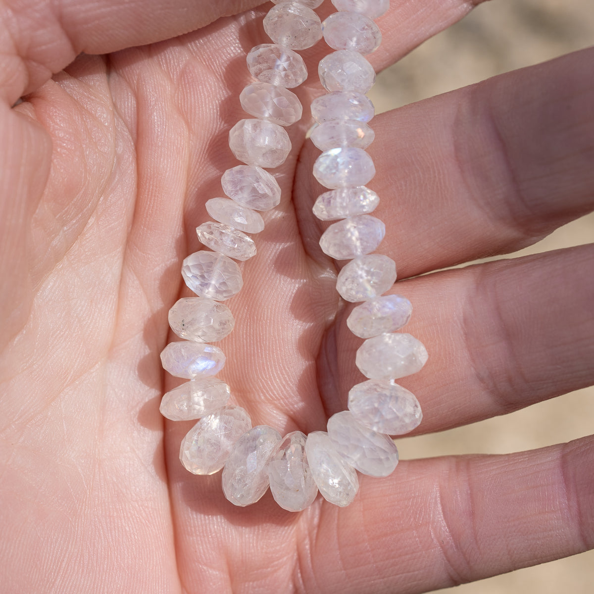 Perles rondelles facettes de Labradorite blanche de env 5,5 à 10  mm ( lot de 2 ou 4 )