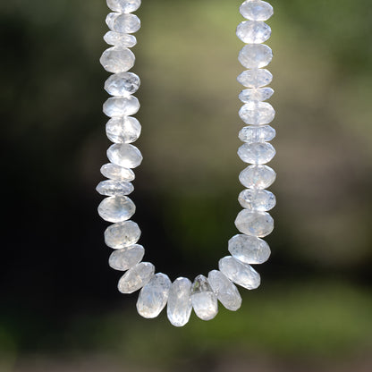 Perles rondelles facettes de Labradorite blanche de env 5,5 à 10  mm ( lot de 2 ou 4 )