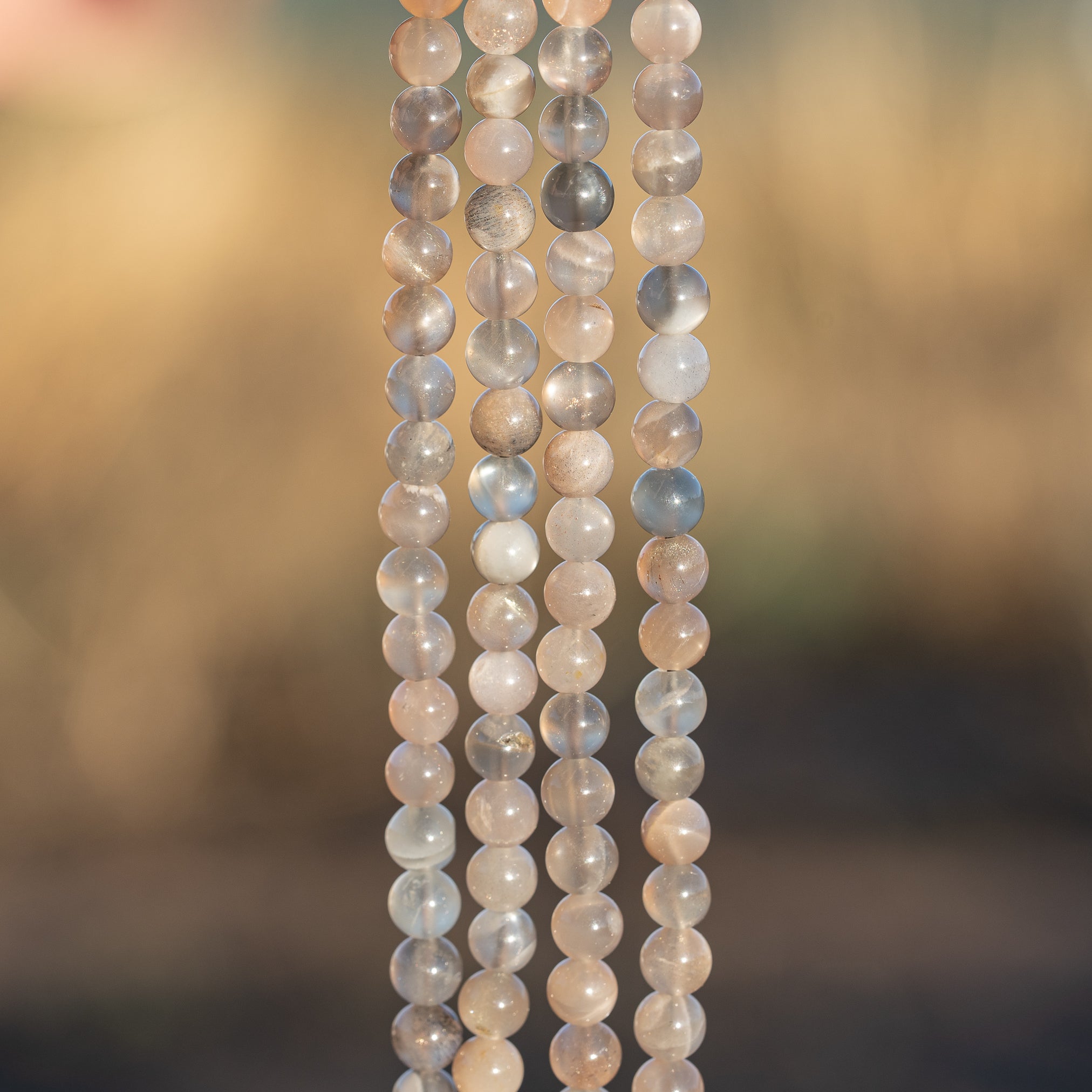 Perles rondes lisses de Pierre de lune grise de 5,7 mm ( 1/2 rang de env 33 perles )