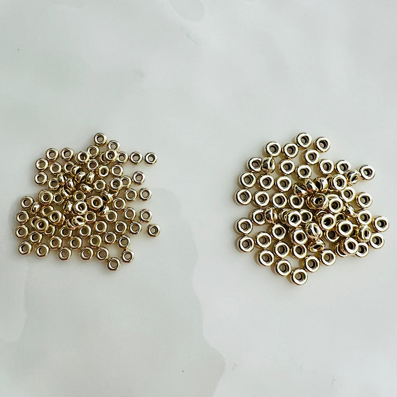 Perles rondelles lisses en gold filled 14k de 3 ou 4 mm ( en lot )