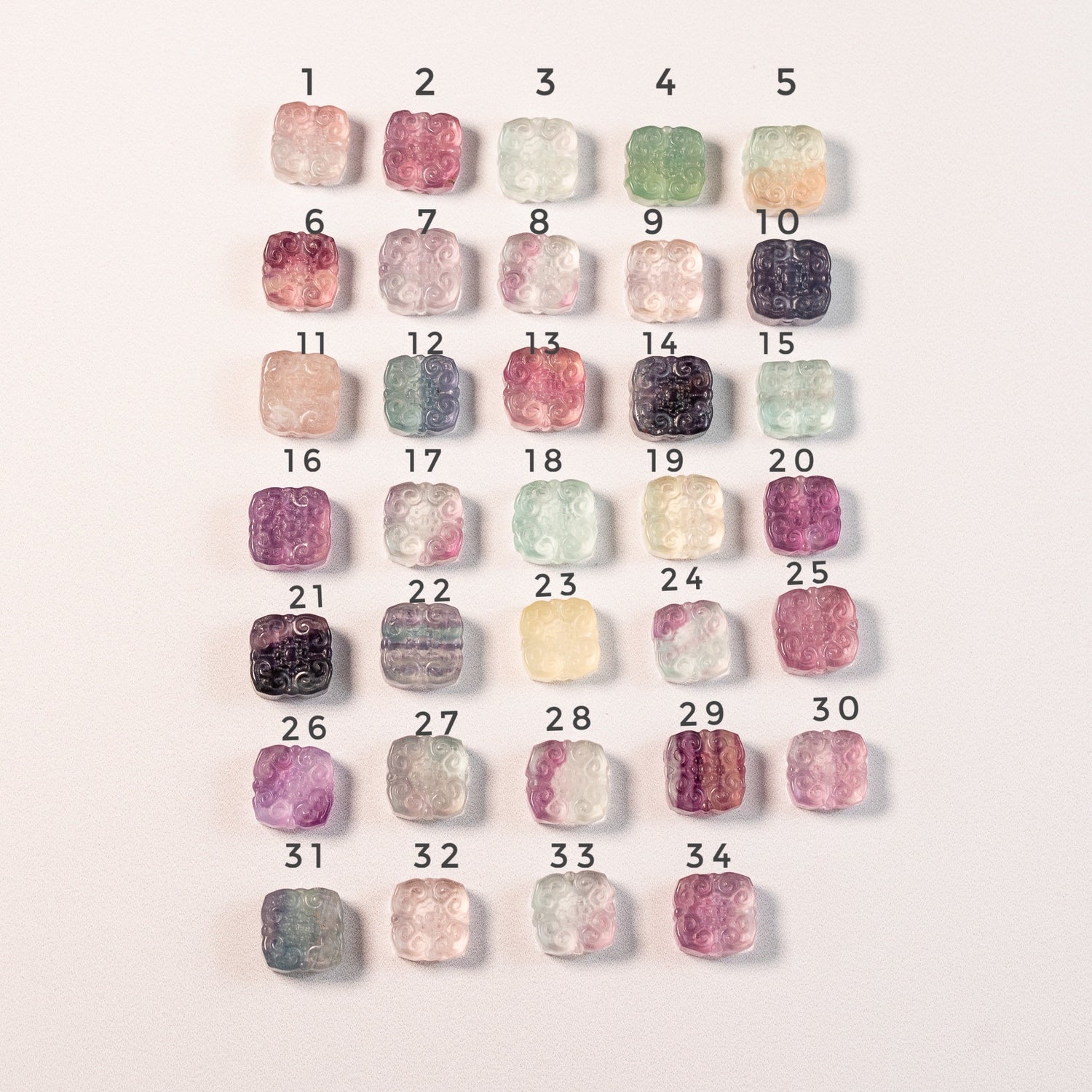 Perles sculptées carré en Fluorite multicolore au choix de 14 mm ( à l&